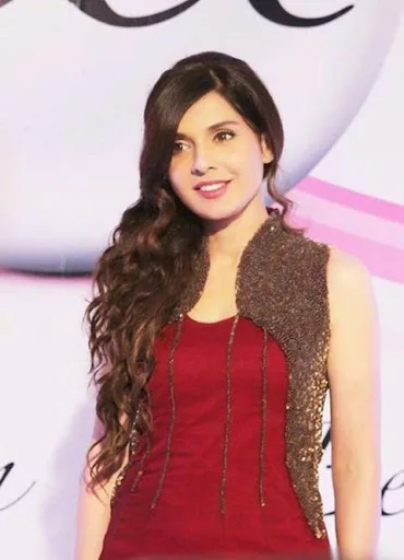 Mahnoor Baloch Hot Sexy Bikini Stills