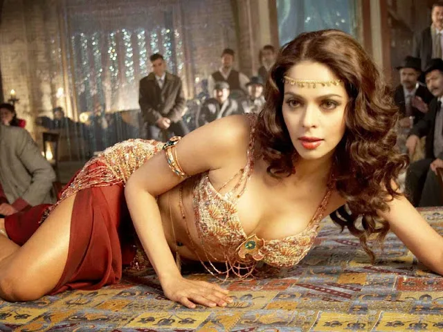 Mallika-Sherawat-Hot-Wallpapers