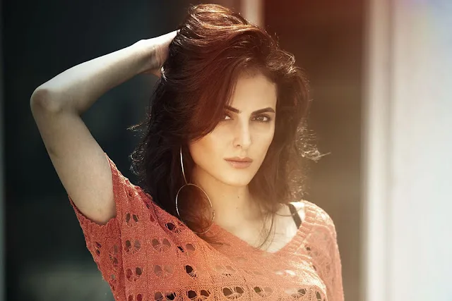 Mandana Karimi Biography, Biodata, Height, Weight, Movies, Siblings