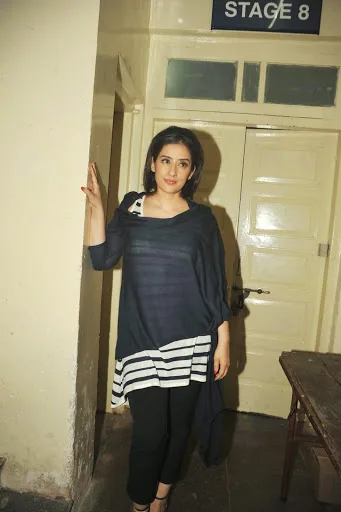 Manisha-Koirala-Hot-Bra-Images