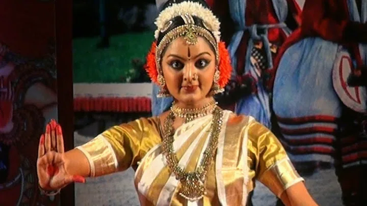Manju-Warrier-Hot-Bikini-Wallpapers