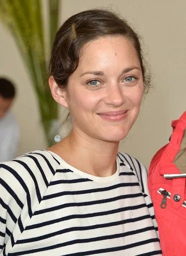 Marion-Cotillard-Hot-Bikini-Stills