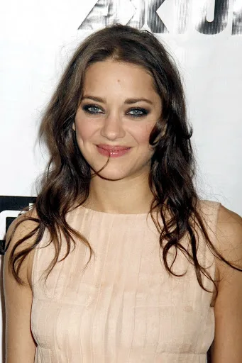 Marion-Cotillard-Hot-Bikini-Wallpapers