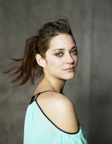 Marion-Cotillard-Hot-Bikini-Image-Gallery