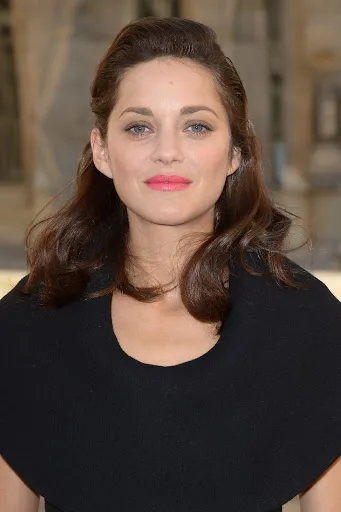 Marion-Cotillard-Hot-Bikini-Photo-Gallery