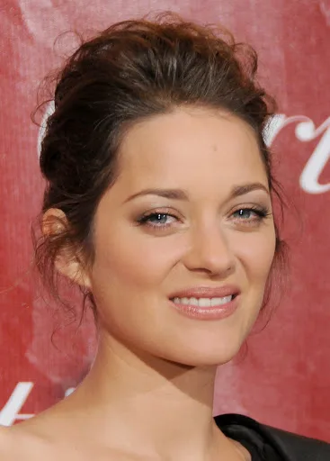 Marion-Cotillard-Hot-Bikini-Pic