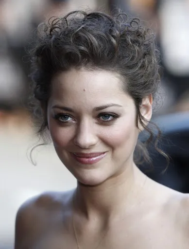 Marion-Cotillard-Hot-Bikini-Pics