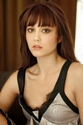 Mary Elizabeth Winstead Hot Sexy Bikini Photos