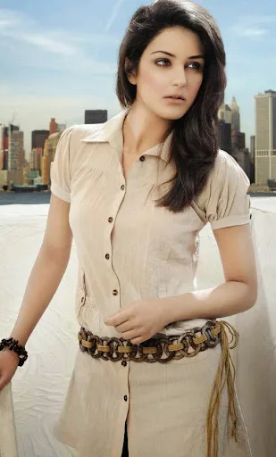 Maya Ali Hot Sexy Bikini Wallpaper