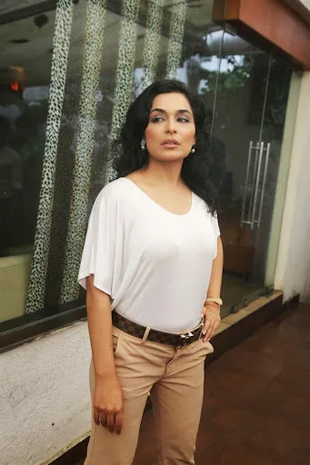 Meera Hot Sexy Bikini Image Gallery
