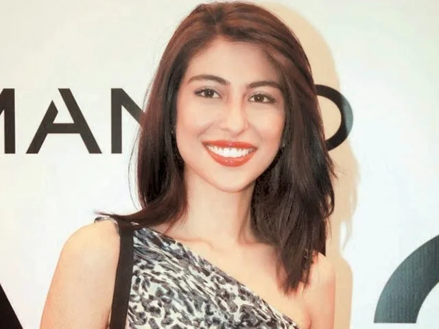 Meesha Shafi Hot Sexy Bikini Images