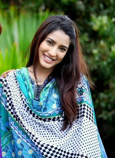 Mehwish Hayat Hot Sexy Bikini Wallpapers
