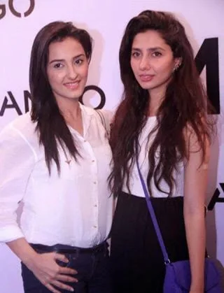 Momal Sheikh Hot Sexy Bikini Wallpaper