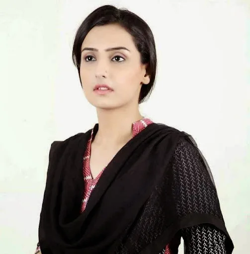 Momal Sheikh Hot Sexy Bikini Pic
