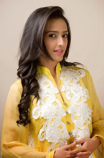 Momal Sheikh Hot Sexy Bikini Pics