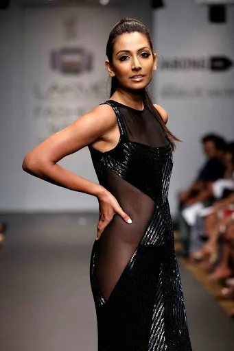 Monica-Dogra-Hot-Bikini-Pics