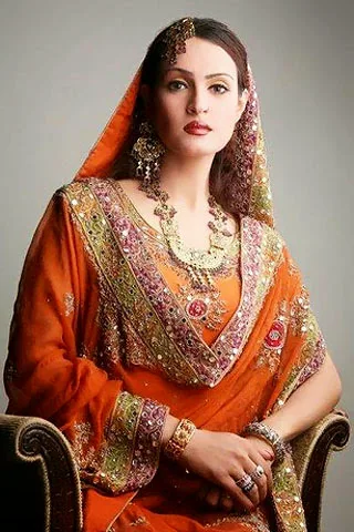 Nadia Hussain Hot Sexy Bikini Image Gallery