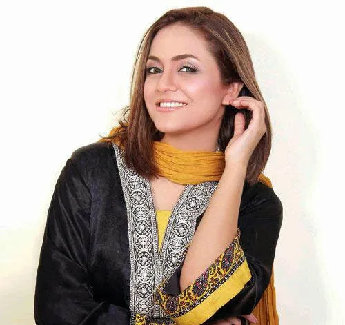 Nadia Khan Hot Sexy Bikini Pics
