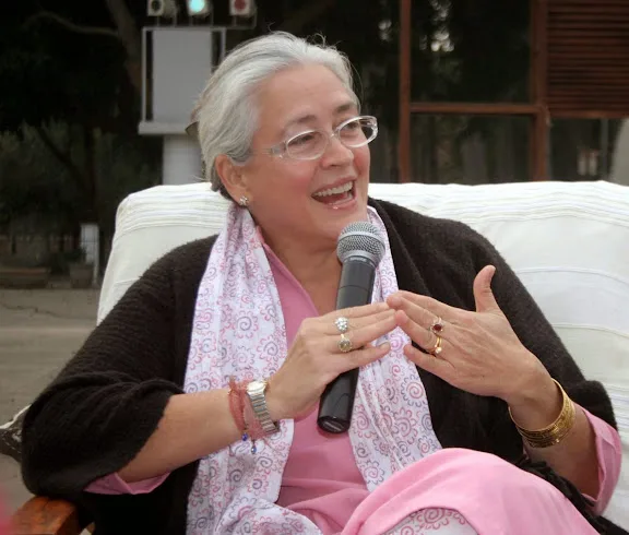 Nafisa Ali Hot Sexy Bikini Photos
