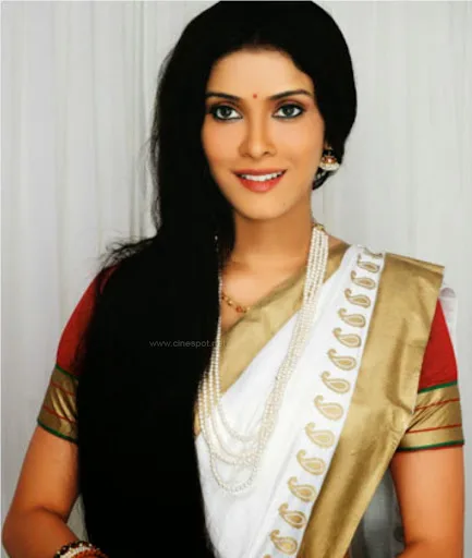 Nandana Sen Hot Sexy Bikini Bra Images