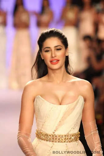 Nargis Fakhri Hot Sexy Bikini Image Gallery