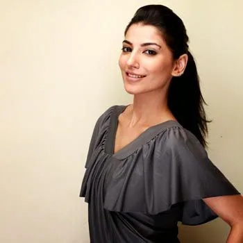Naveen Waqar Hot Sexy Bikini Images