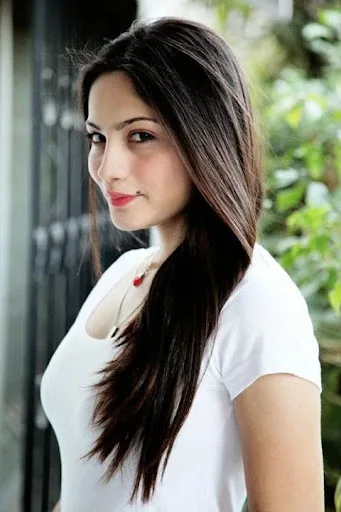 Neelam Muneer Hot Sexy Bikini Wallpapers