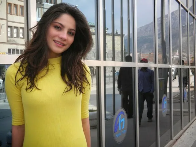 Neelam Muneer Hot Sexy Bikini Pic