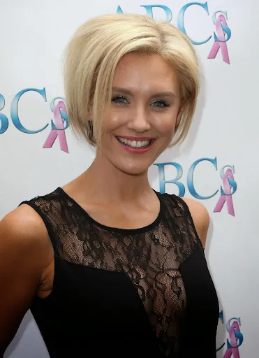 Nicky Whelan Hot Sexy Bikini Image Gallery