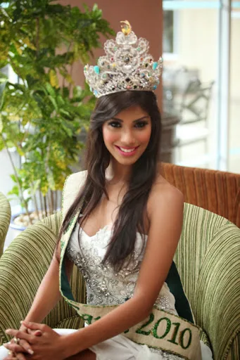 Nicole Faria Hot Image