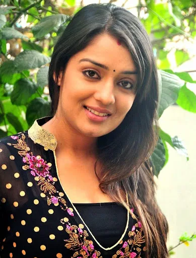 Nikita Thukral Hot Sexy Bikini Image Gallery