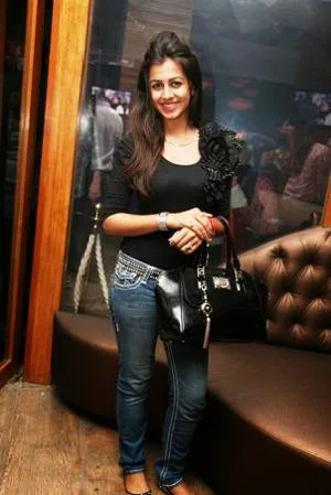 Nikki Galrani Hot Bra Images
