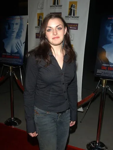 Nora-Jane-Noone-Hot-Bikini-Pictures