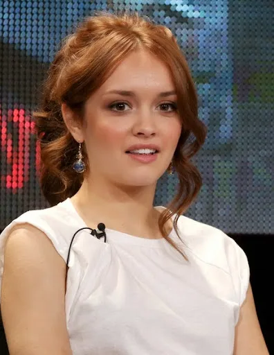 Olivia Cooke Hot Sexy Bikini Images, Photos, Pics, Stills