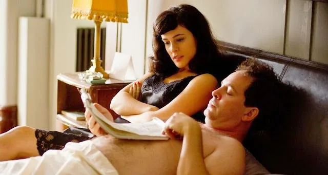 Phoebe Fox Hot Bra Photos