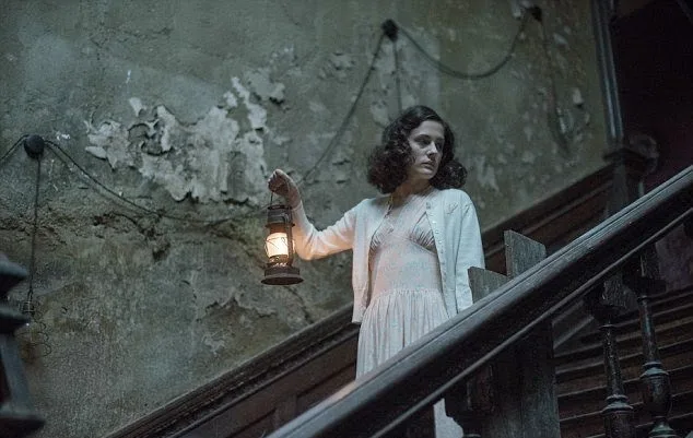 Phoebe Fox Hot Bra Pics