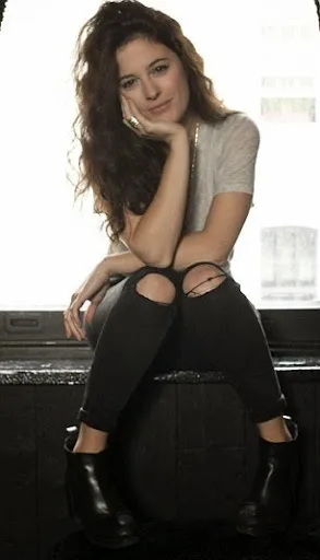 Phoebe Fox Movie Images