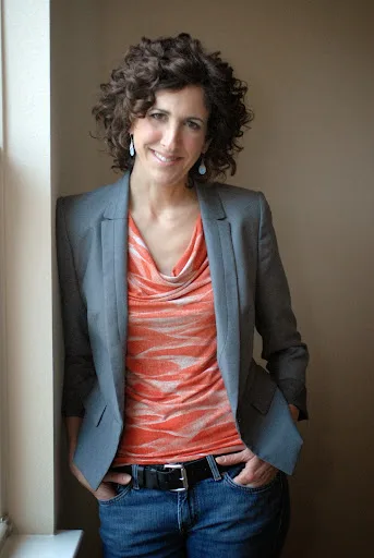 Phoebe Fox Hot Sexy Bikini Images