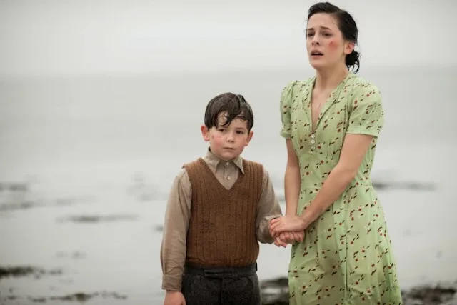 Phoebe Fox Hot Sexy Bikini Still