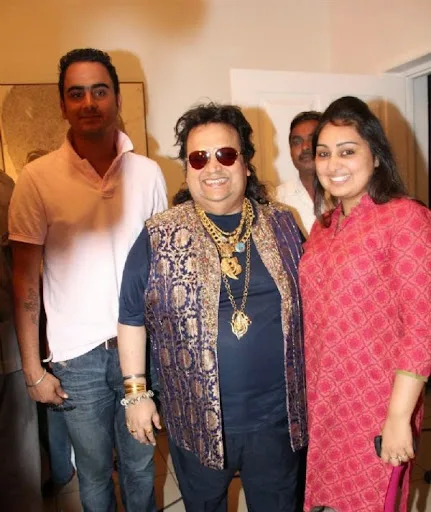 Pooja Gujral Hot Sexy Bikini Image Gallery