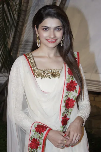 Prachi Desai Hot Sexy Bikini Wallpaper