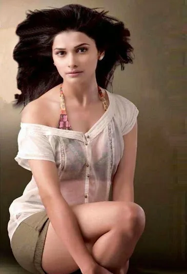 Prachi Desai Hot Sexy Bikini Pics
