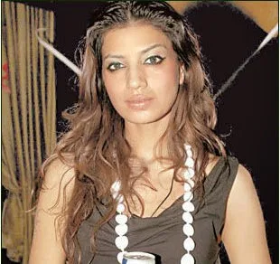 Rabia Butt Hot Sexy Bikini Image Gallery