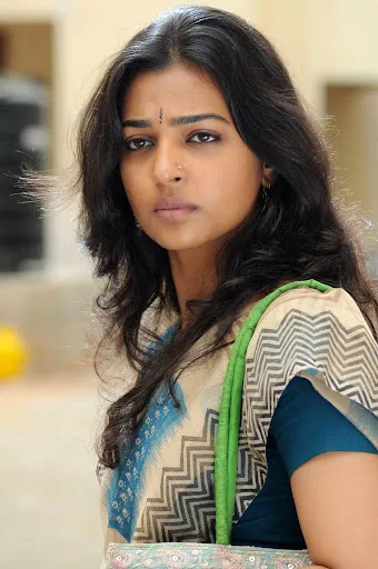 Radhika-Apte-Hot-Sexy-Bikini-Photos