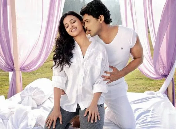 Radhika-Apte-Hot-Photos