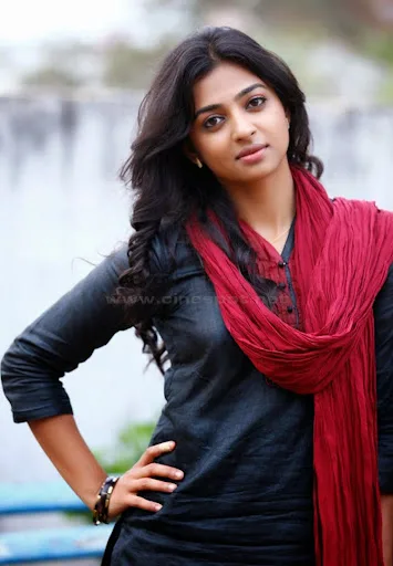 Radhika-Apte-Hot-Sexy-Bikini-Images