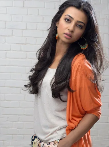 Radhika-Apte-Hot-Sexy-Bikini-Pic