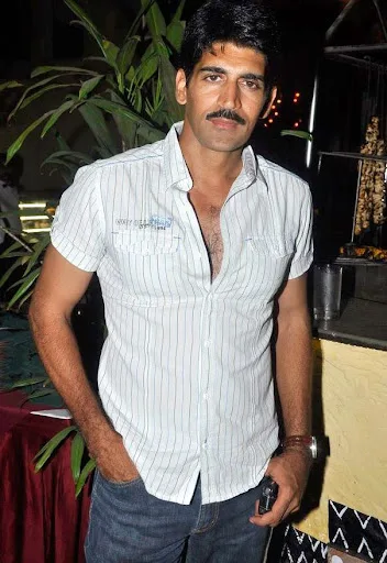 Rahul Singh Hot Scenes Shirtless Body Pics