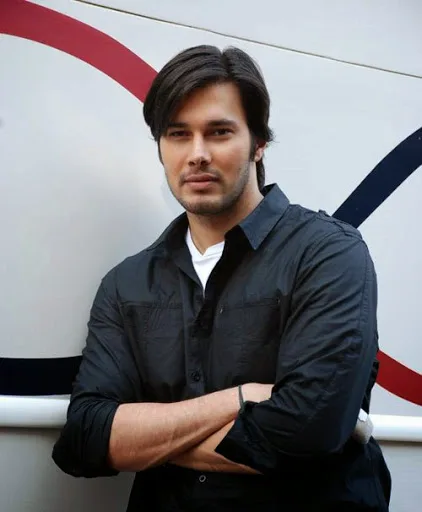 Rajneesh Duggal Photo Gallery, Family Photos, Latest Images