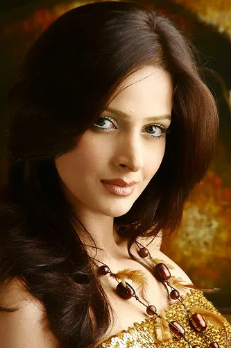 Saba Qamar Hot Sexy Bikini Stills
